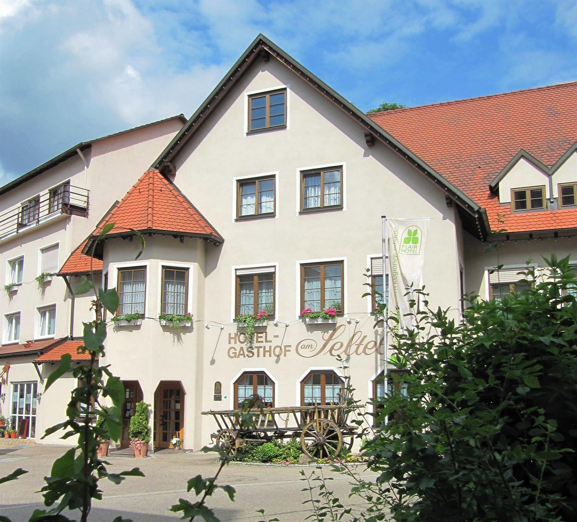 Hotel Gasthof Am Selteltor Wiesensteig Exteriör bild